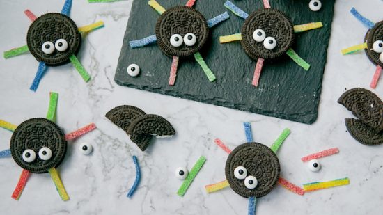 Halloween oreo spinnen