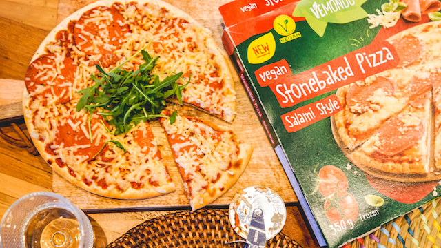 vegan pizza salami
