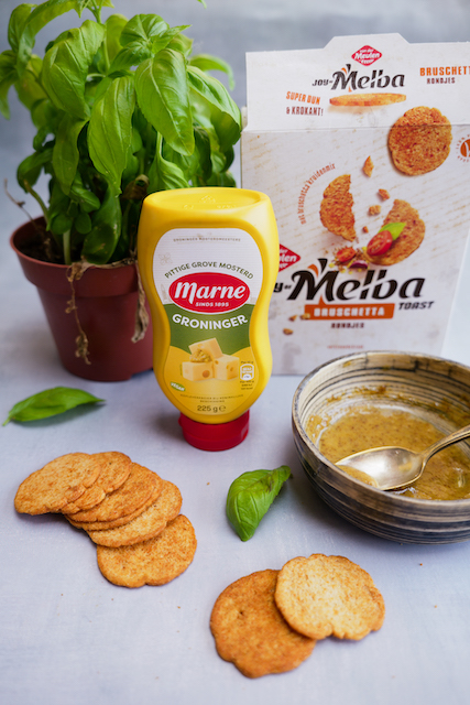 melba bruschetta toast