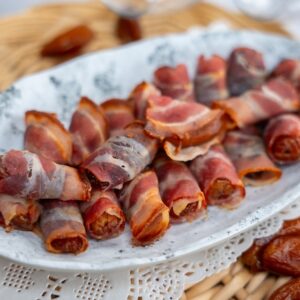 dadels met ontbijtspek