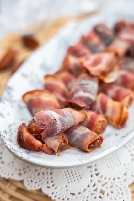 dadels met ontbijtspek