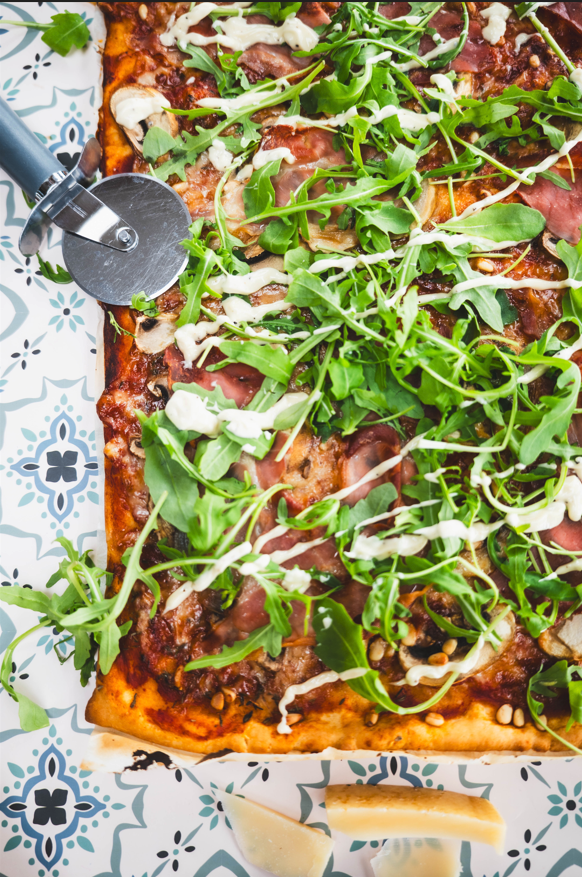 pizza met parmaham en truffelmayonaise